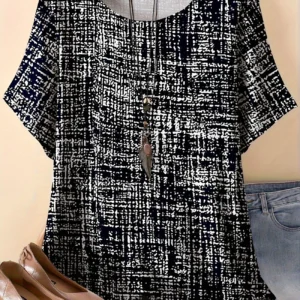 Bold Multicolor Casual Tee for Everyday Wear