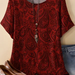Bold Multicolor Casual Tee for Everyday Wear